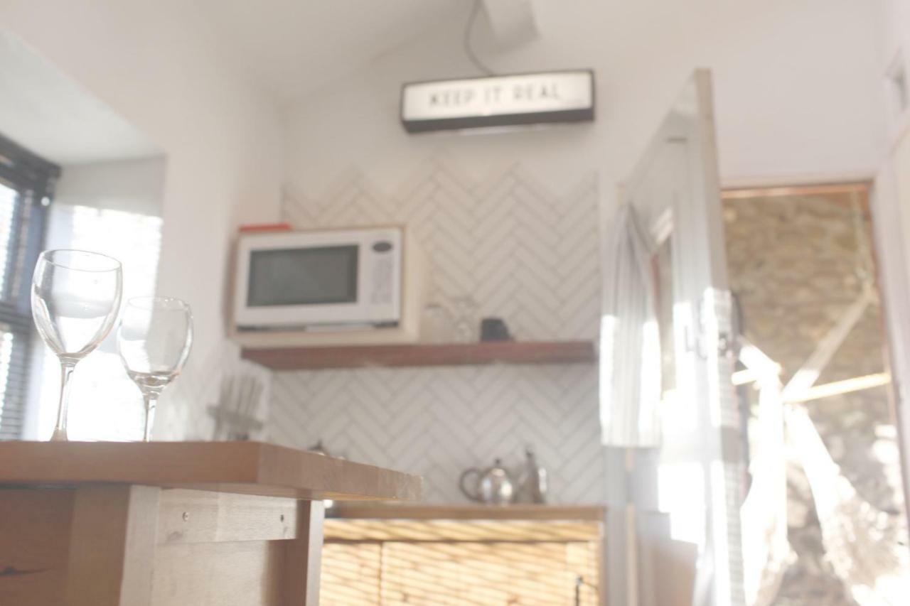 Ferienwohnung The Cupboard Armoy Exterior foto