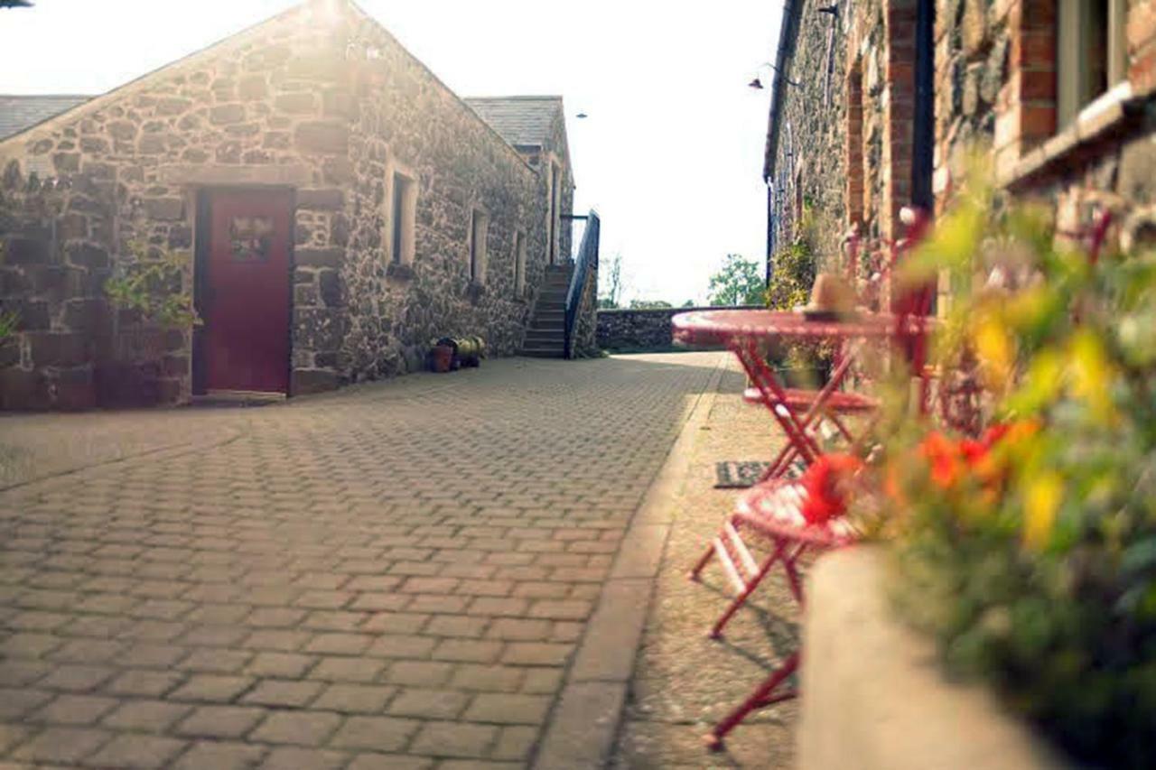 Ferienwohnung The Cupboard Armoy Exterior foto